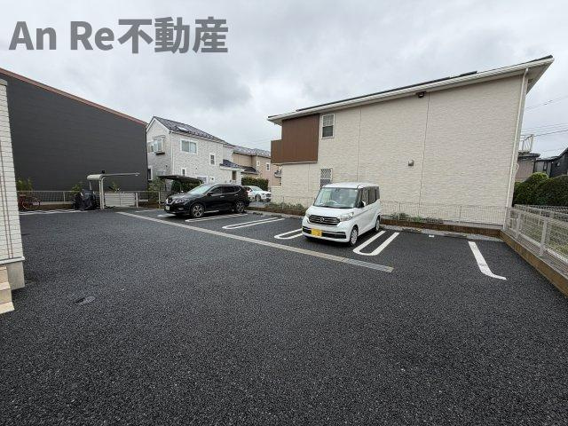 川口市大字藤兵衛新田のアパートの駐車場
