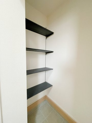 新築戸建・新築建売　郡山市東原一丁目　富田東中・富田小の収納|可動棚付きの土間収納！工具やシューズもたっぷり収納できますね！