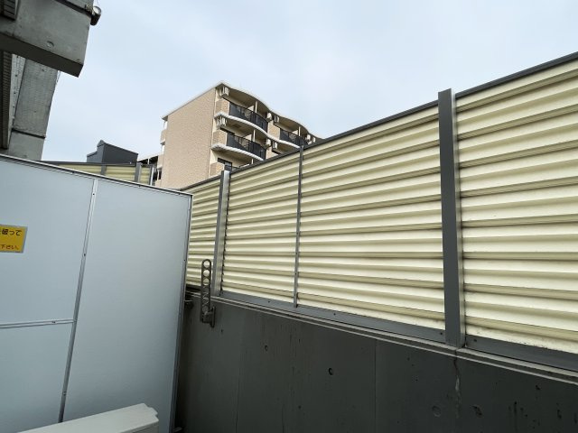 【バルコニー】 | ラクーンＤ2 | 暖かな日差しのふりそそぐバルコニー