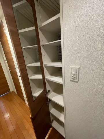 ピジェ　ブラン守口の収納|(参考)同マンション別間取り他部屋の写真（間取り図が正）