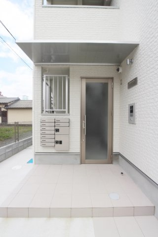 グランドライフ久留米のエントランス|宅配BOX付で荷物の受取に便利です★