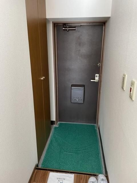 シオンデシューの玄関