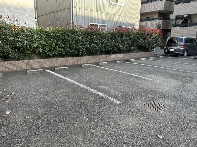 クレールコート光が丘の駐車場