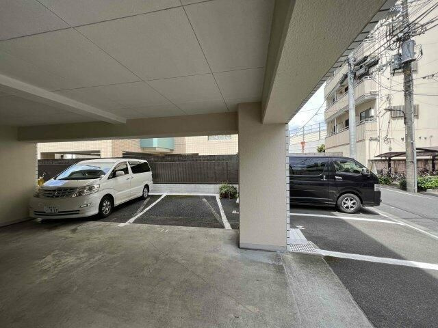 ハイクリプトメリアの駐車場