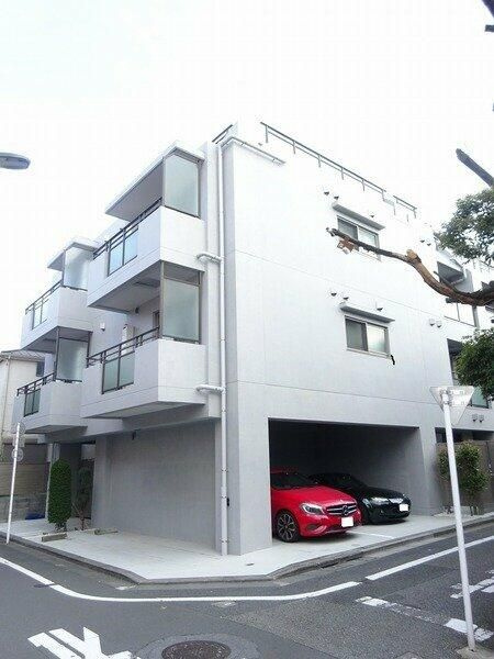 ミュージックマンション　メゾフォルテの駐車場