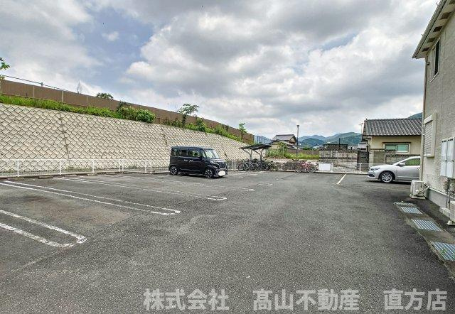 北九州市八幡西区金剛３丁目のアパートの駐車場