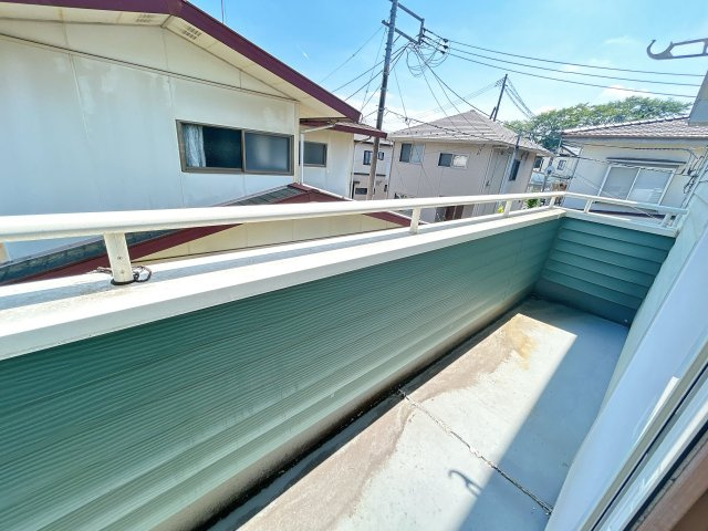 いわき市内郷御台境町五反田 4LDK中古住宅　陽当たり良好！　不動産プラスのバルコニー|【リフォーム中】ベランダ。防水塗装、雨漏り点検を行います。晴れの日には洗濯物を外で干すのが気持ち良いですよね