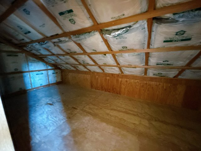 いわき市内郷御台境町五反田 4LDK中古住宅　陽当たり良好！　不動産プラスのその他|【リフォーム中】断熱材。屋根裏には断熱材がびっしりと敷き詰められています。
