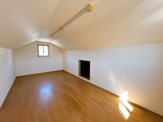 いわき市内郷御台境町五反田 4LDK中古住宅　陽当たり良好！　不動産プラスの洋室|【リフォーム中】屋根裏部屋。2階北側洋室から行くことができるお部屋です。ものを収納するだけでなく、お子さん用の隠れ部屋としても使うことができます。