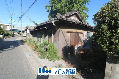 【前面道路含む現地写真】 | 東須恵字湯布田・古家付き土地 | 撮影（2026年8月7日）
古家付き現状渡しです。