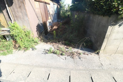 【外観】 | 東須恵字湯布田・古家付き土地 | 撮影（2026年8月7日）
古家付き現状渡しです。