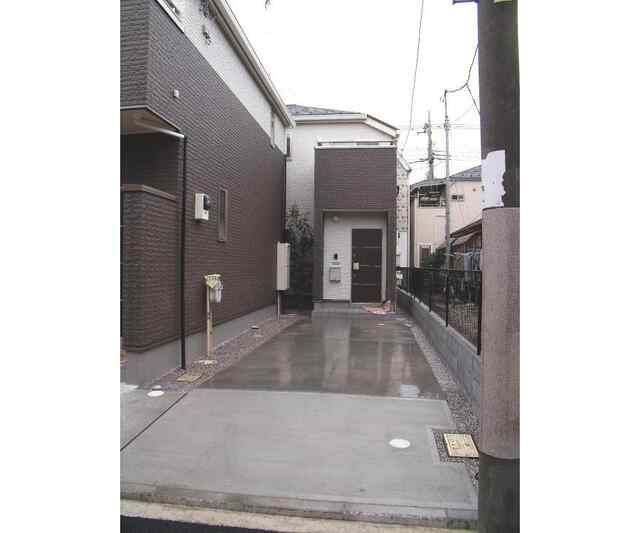 西久保３丁目貸家のエントランス