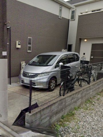 西久保３丁目貸家の駐車場