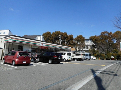 【周辺】 | ルナ　パレス　Ａ | セブンイレブン　荷山町店まで200m