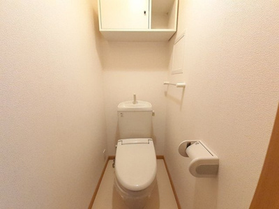 【トイレ】 | モデルン－ミーツ． | 落ち着いた色調のトイレです