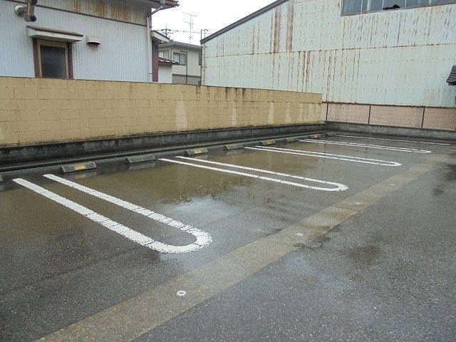 ドレッセ　Ⅰの駐車場