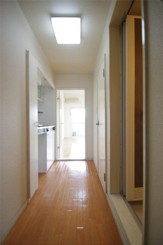 ユニテック八王寺の玄関
