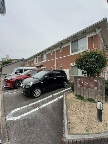 ファインＡの駐車場