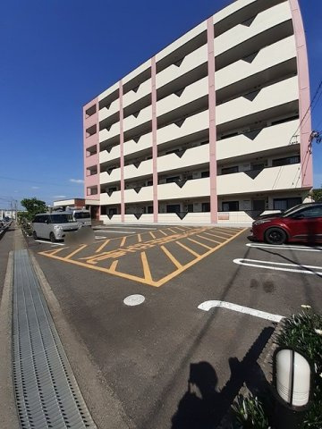 アウローラの駐車場