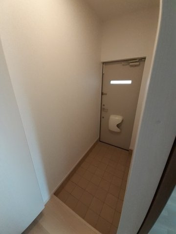 ロジュマン堀之内の玄関