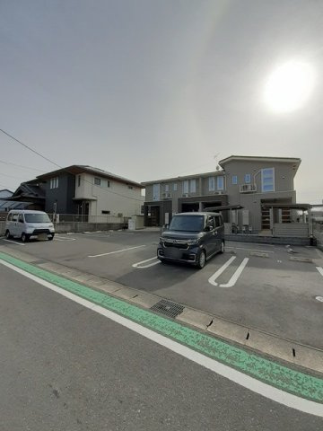 ペオーニアの駐車場