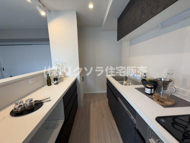 寝屋川東ファミリータウン中1番館の居間・リビング|LDK15.1帖
■物件内覧・資金計画相談・住宅ローン相談、リフォーム相談、お問合せ受付中■
※当日・翌日のご内覧、ご相談はお電話でのお問合せがスムーズです！