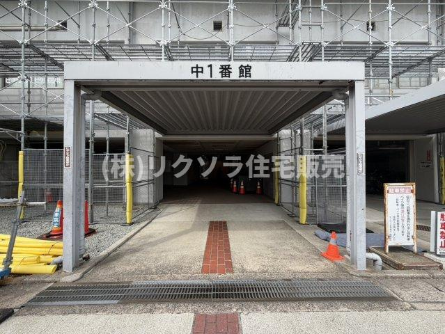 寝屋川東ファミリータウン中1番館の玄関|シューズボックス
■物件内覧・資金計画相談・住宅ローン相談、リフォーム相談、お問合せ受付中■
※当日・翌日のご内覧、ご相談はお電話でのお問合せがスムーズです！