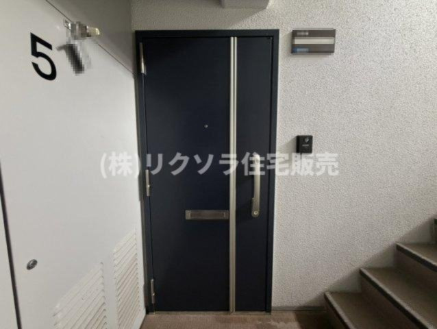 寝屋川東ファミリータウン中1番館の洋室|洋室4.2帖
■物件内覧・資金計画相談・住宅ローン相談、リフォーム相談、お問合せ受付中■
※当日・翌日のご内覧、ご相談はお電話でのお問合せがスムーズです！