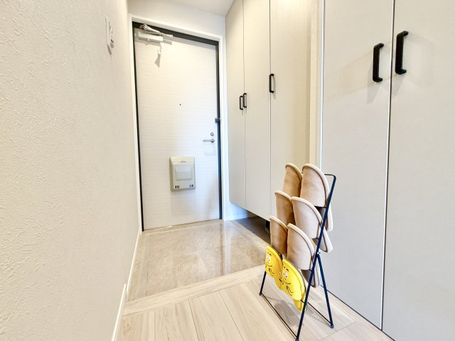アンビックス志賀ストリートタワーの玄関