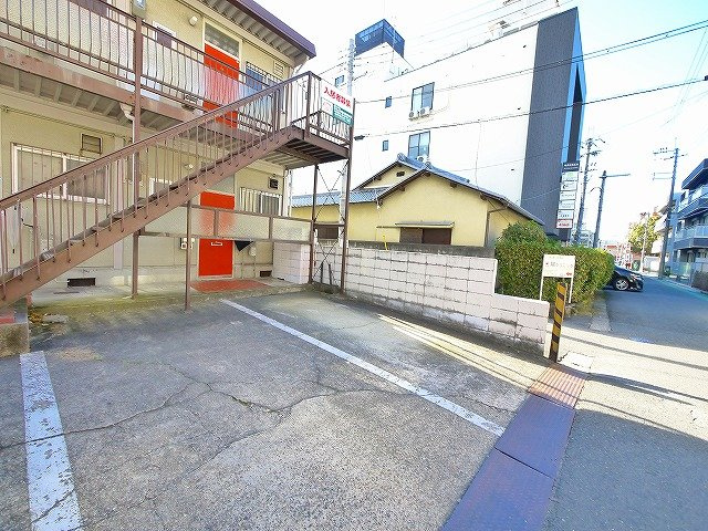 パナハイツ大宮の駐車場