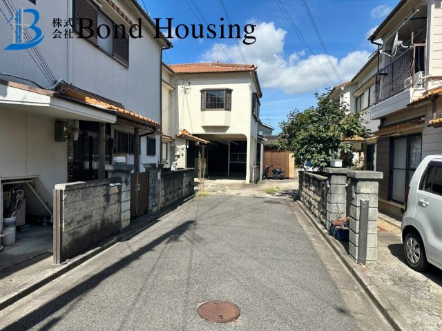 室内綺麗　日当たりの良いバルコニー　玉津町今津　中古戸建の前面道路含む現地写真