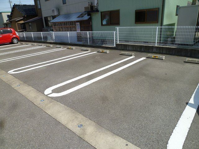 ＢＯＸ３２Ⅲの駐車場