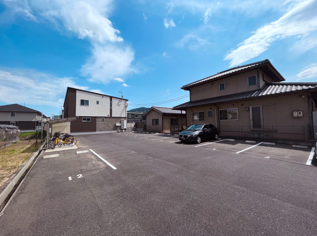 クラリスの駐車場