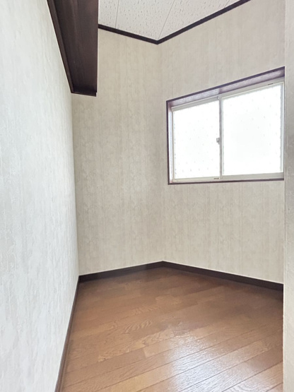 【収納】 | 三里町3丁目売家 | ２F納戸です。１Fだけでなく２Fも収納がたくさんあります。