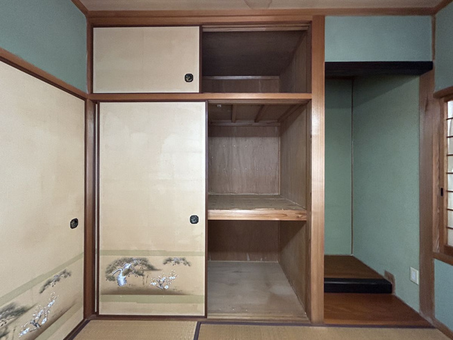 【収納】 | 三里町3丁目売家 | ２F和室収納です。押入と天袋があり、小さな床の間もあります。
