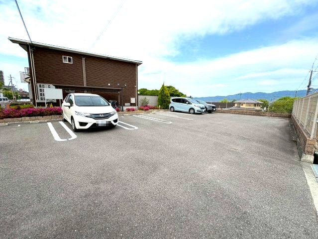 フェリーチェの駐車場