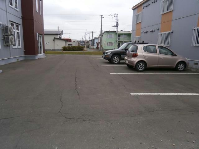 フルハウスCの駐車場