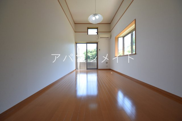 【居間・リビング】 | ReDEAL横浜戸塚 | ８帖のお部屋です！