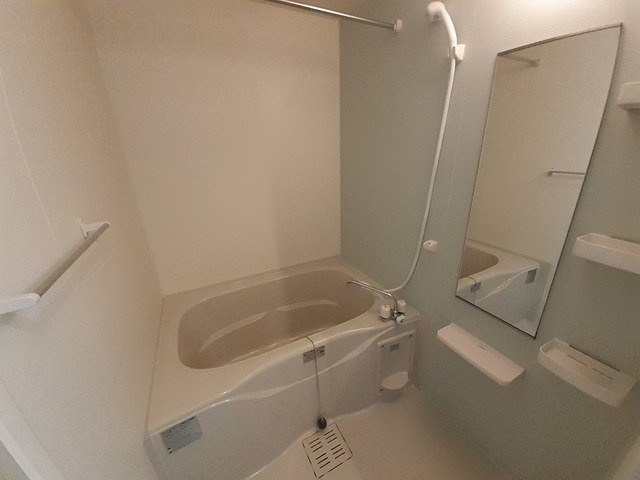 グランソレイユ楠葉Ⅱの浴室|落ち着いた空間のお風呂です