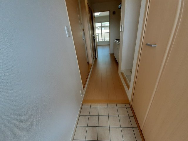 グランソレイユ楠葉Ⅱの玄関|収納もある玄関です