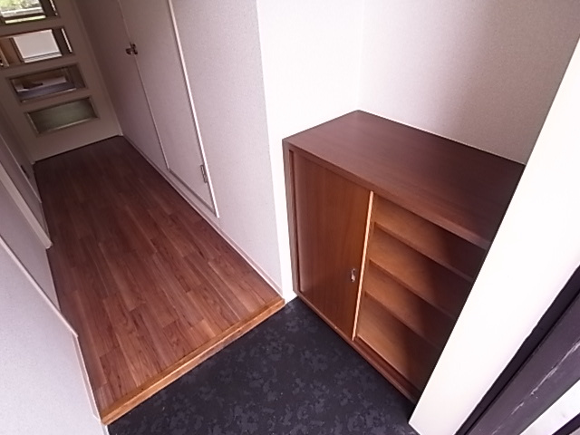 日宝アドニス塩屋の玄関