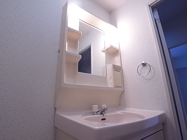 日宝アドニス塩屋の洗面所