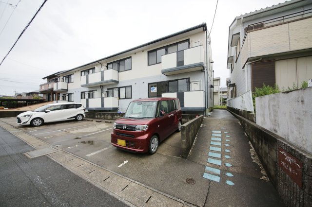 シャルム新浜Ⅱの駐車場