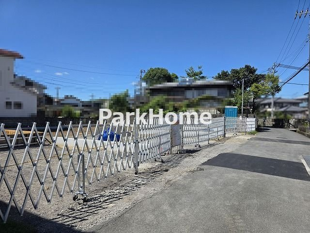 高知市朝倉本町1丁目 ② 新築戸建ての前面道路含む現地写真