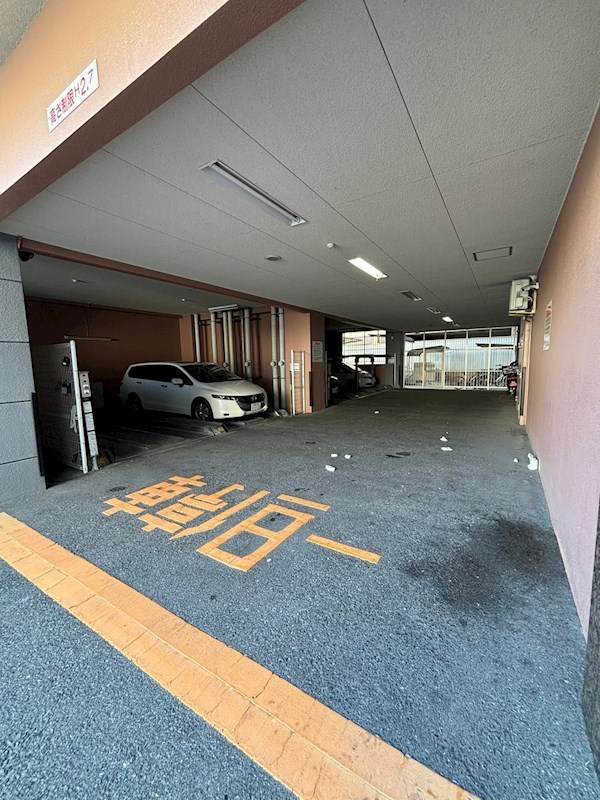 サヴォイ レジェントの駐車場