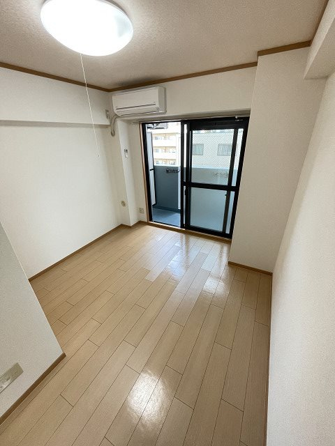 リバーサイドONEの居間・リビング