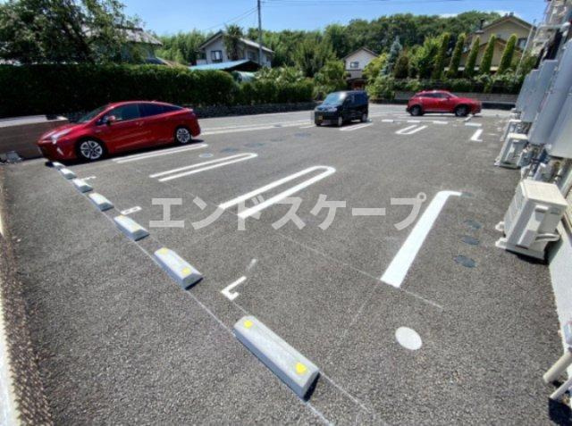 チェレステの駐車場|高崎、前橋のお部屋探しはエンドスケープまで！お客様の理想お聞かせ下さい♪