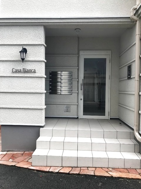 ＣＡＳＡ　ＢＩＡＮＣＡ（カーサ　ビアンカ）のエントランス
