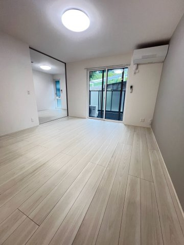 NIGAWA RESIDENCEⅡの居間・リビング