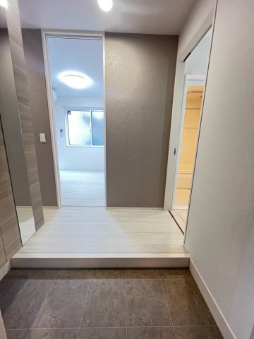 NIGAWA RESIDENCEⅡの玄関